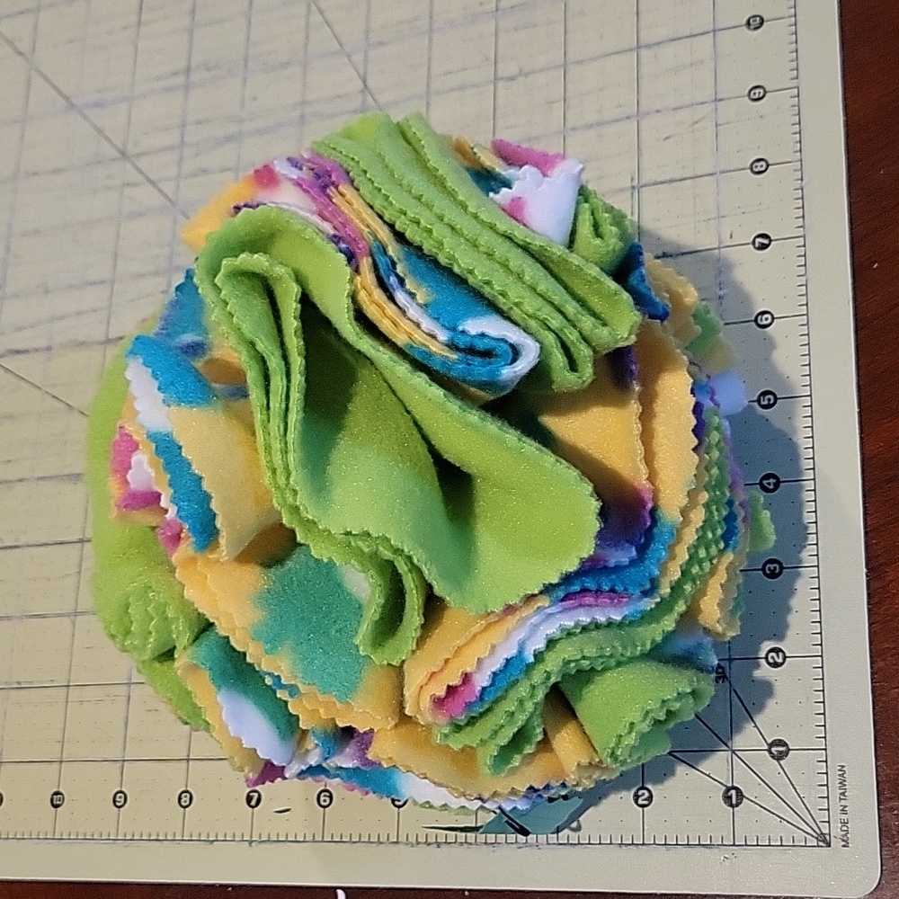 For Dogs Meduim Snuffle Sniffer ball with frog print & lime green